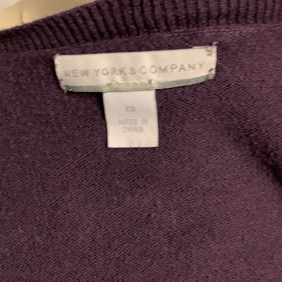 NEW YORK & COMPANY LONG SLEEVES BUTTON DOWN TOP - Picture 7 of 8